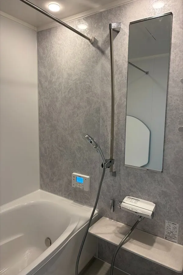 工事後　パネルは磁石式の棚などが設置でき、お掃除も楽々♪