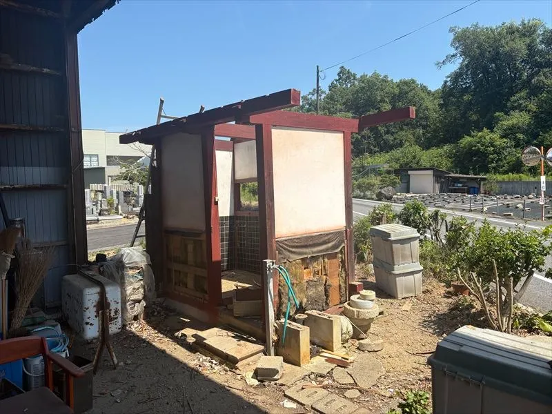 屋外便所解体前